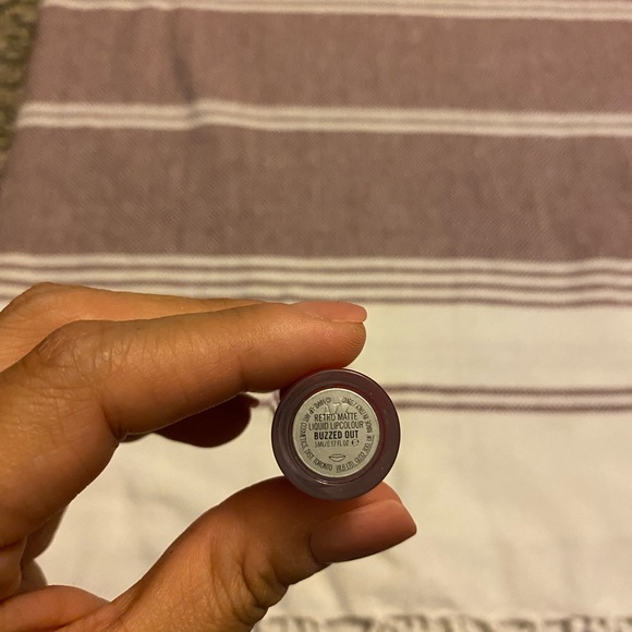 MAC Retro Matte (Buzzed out) - Picture 2 of 2